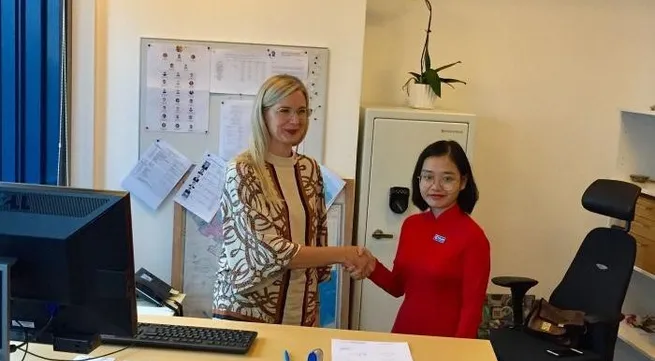 Swedish Ambassador, Vietnamese girl join #GirlsTakeover campaign