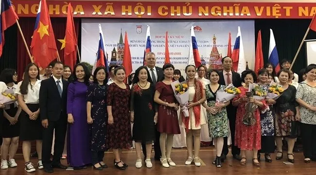 Gathering marks 102nd anniversary of the Russian October Revolution