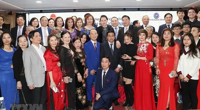 NA Chairwoman meets Vietnamese community in Russia