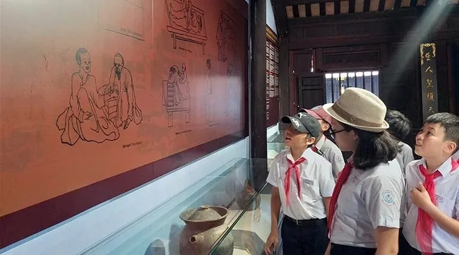 Building museums of traditional craft villages