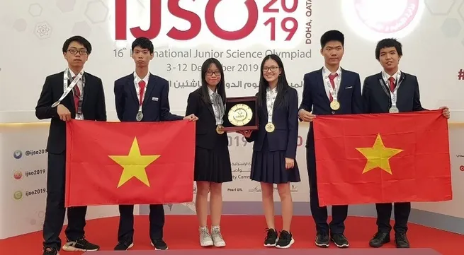 Vietnamese students win three golds at International Junior Science Olympiad