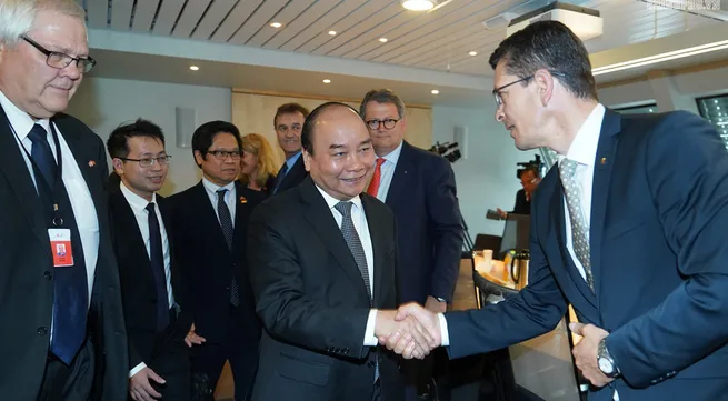 PM Nguyen Xuan Phuc receives leaders of Norwegian groups