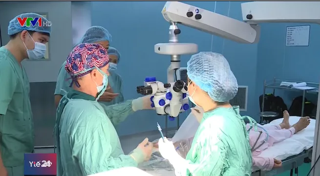 Americans donate corneas to Vietnamese people