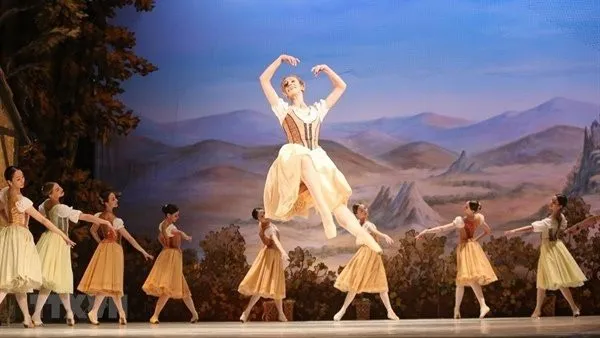 Ballet Giselle performed in Hanoi to mark Russia’s National Day