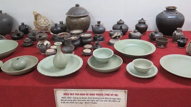 Exhibition unveils artifacts found in ancient shipwrecks along the coast of Vietnam