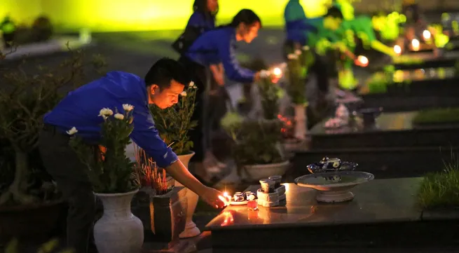 Vietnamese tradition of showing gratitude shines forever