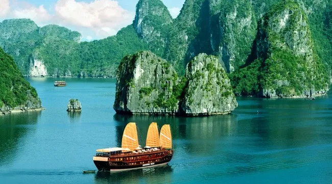 Ha Long bay says no to single use plastic