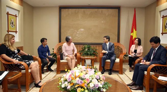 Deputy PM Vu Duc Dam welcomes Cuban official