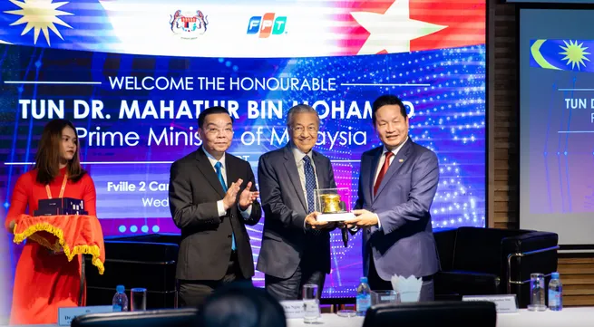 Malaysian PM shares experience of digital transformation