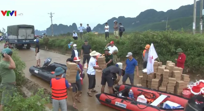 Quang Binh: more relief aid sent to people in flooded areas