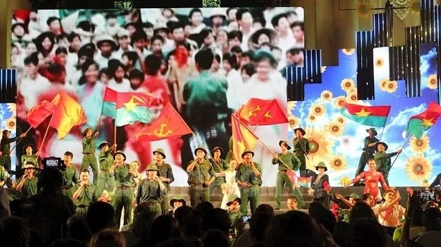 Art programme sings praise for liberation and reunification