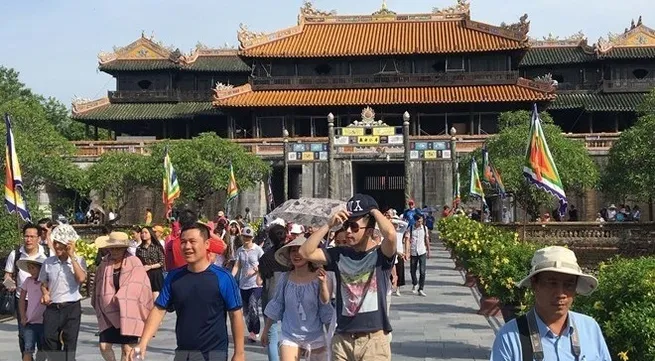 Around 25,000 people visit Hue ancient capital on Tet