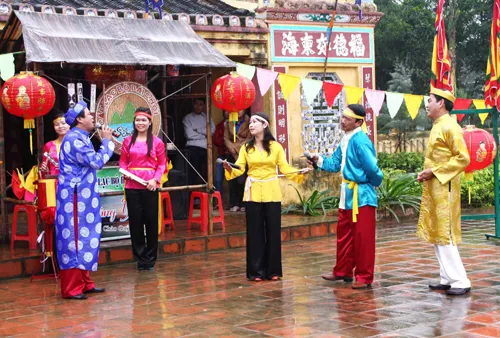 Quang Binh receives UNESCO certificate for 'Bai choi' singing