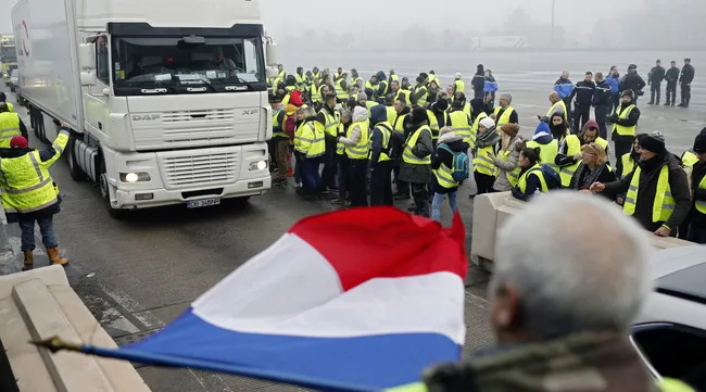 Over 1,700 arrested in Saturday's 'yellow vest' protests in France