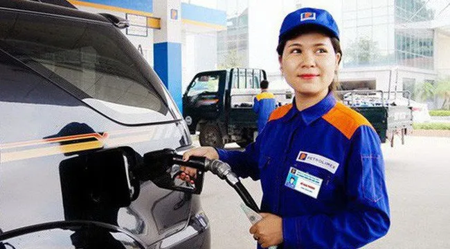 Petrol prices remain unchanged ahead of Tết holidays