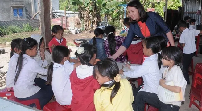 School teacher keeps her students from going hungry