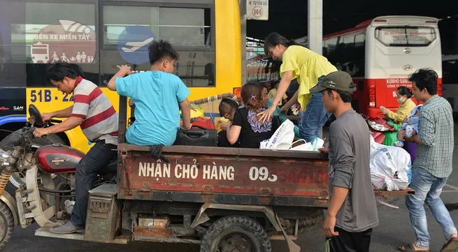 City unable to get vehicles off roads