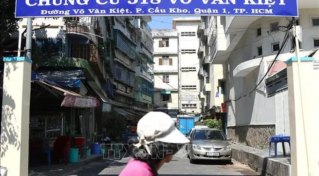 HCM City to tear down apartment building on verge of collapse