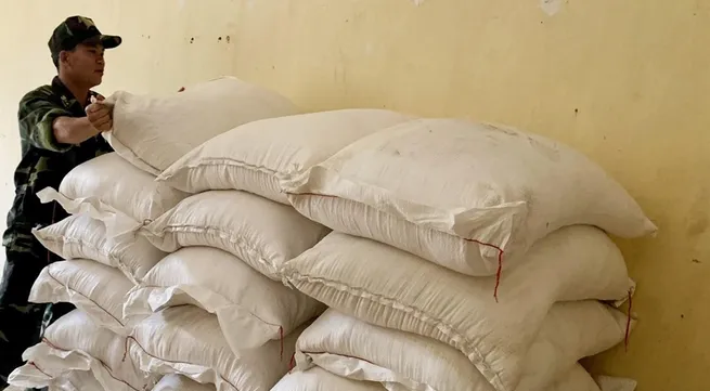 An Giang Border Guards discover trafficked sugar