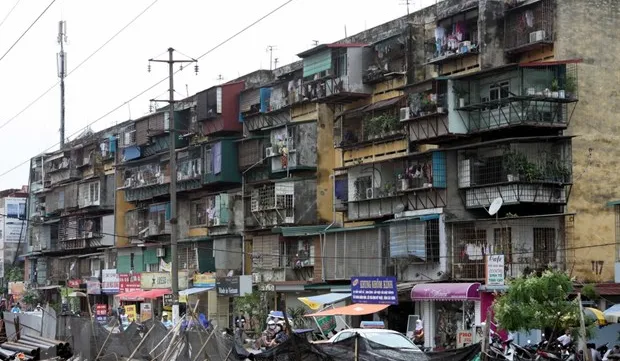 HCM City to tear down 15 old apartment building