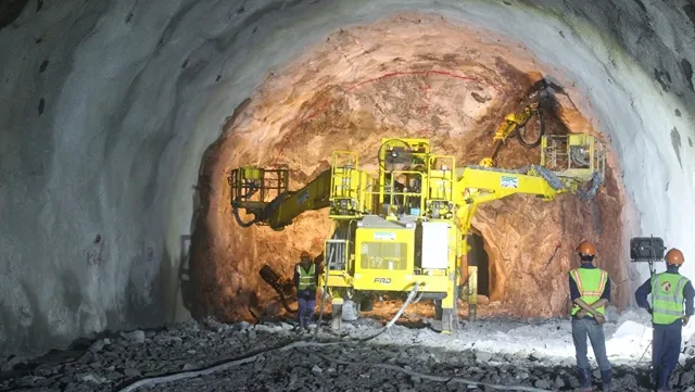 Drilling complete on Hải Vân tunnel 2 project