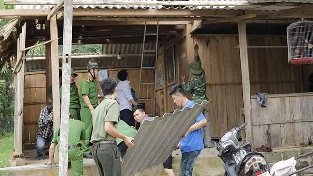 Whirlwind damages houses and rice in Hà Tĩnh