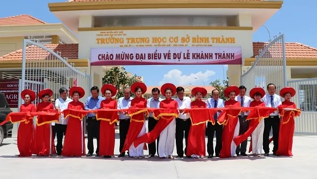 New school, bridges inaugurated in Long An