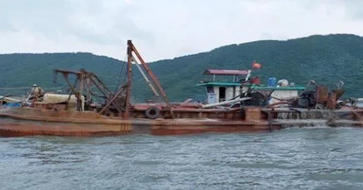 Quảng Ninh halts sand mining project in border area