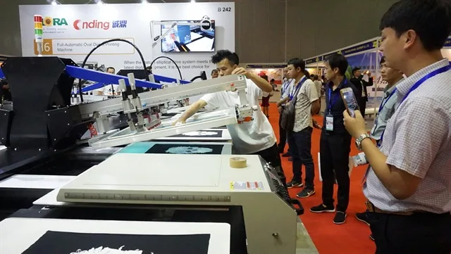 HCM City hosts int’l screen printing, digital technology exhibition