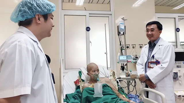 Heroic mum delays cancer treatment to save unborn baby