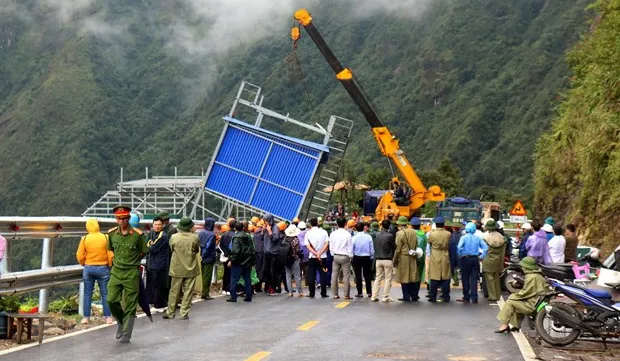 Illegal shelters at Hoàng Liên Sơn Pass removed