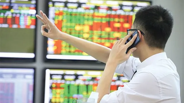 VN shares move up but liquidity modest