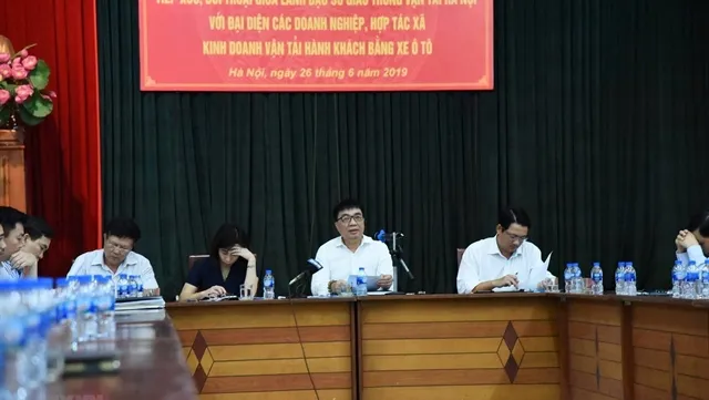 Hà Nội holds talks with transport enterprises about enforcement of bus policies