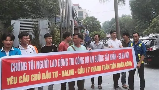 Workers on Hà Nội urban projects suffer wage delays