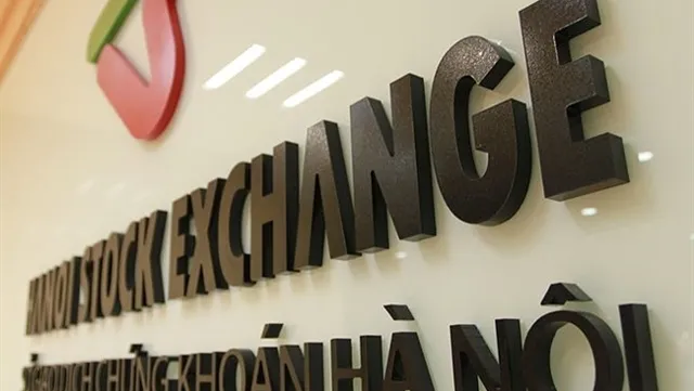 Investors still cautious, VN stocks mixed