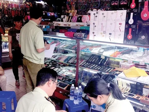 HCM City arrests hundreds of smugglers, counterfeiters