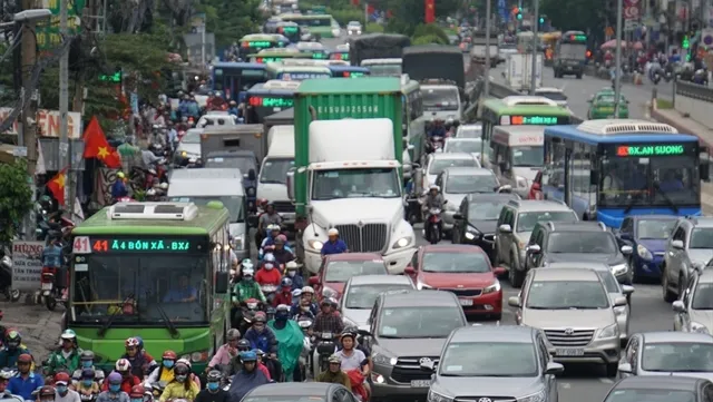 CIty seeks ways to speed up construction of HCM City–Mộc Bài Highway