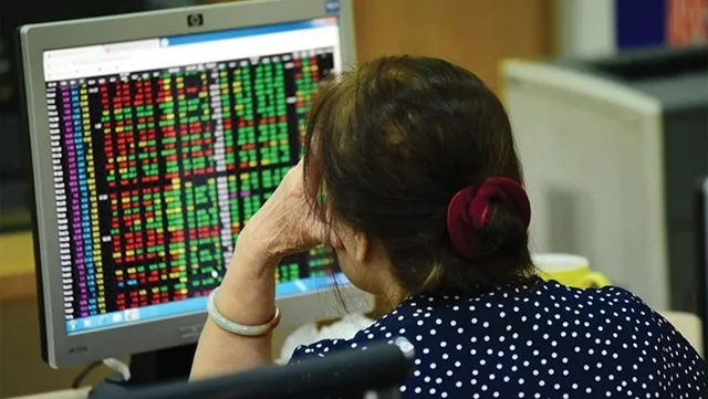 Trade wars, quarterly earnings to keep VN stocks down in September