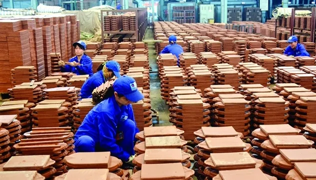 VN stocks fall, trading remains quiet amid risk concerns