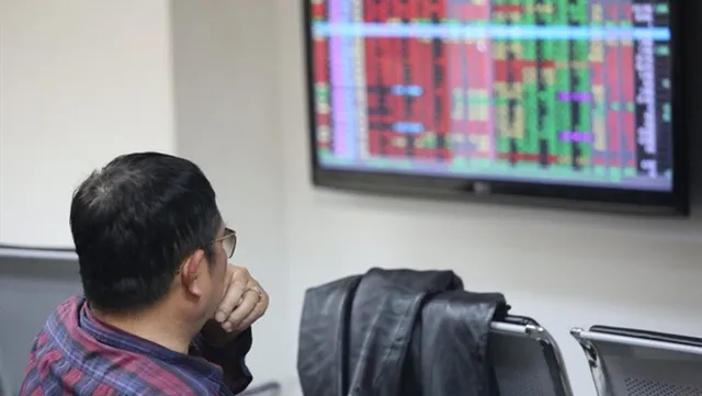 VN-Index rescuded in last mintues by Vinamilk, BIDV