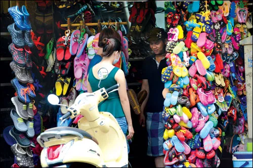 Plastic shoe sales soar during rainy season in HCM City