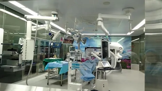 Thanh Nhàn Hospital goes high tech with new hybrid operating system