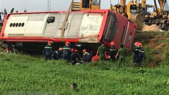 One dead and four injured after sleeper bus overturns