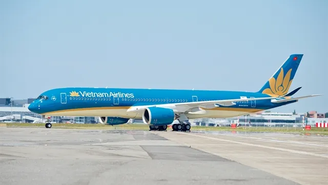 Vietnam Airlines raises salary for pilots