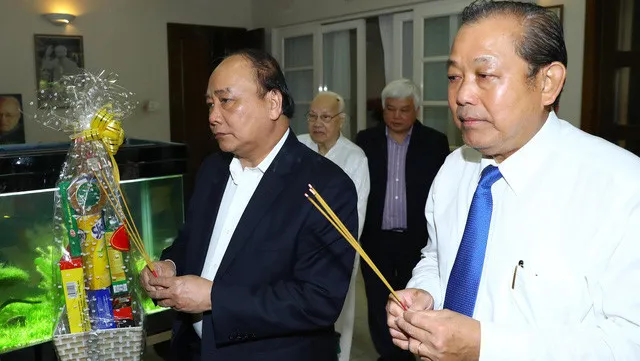 PM pays tribute to late Party, government leaders