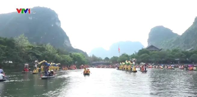 Trang An festival underway in Ninh Binh