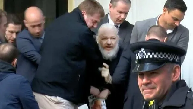 Wikileaks founder Julian Assange under arrest