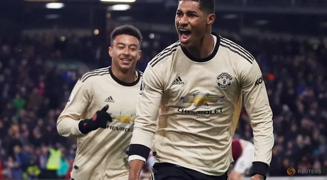 Manchester United move up to fifth with 2-0 win at Burnley