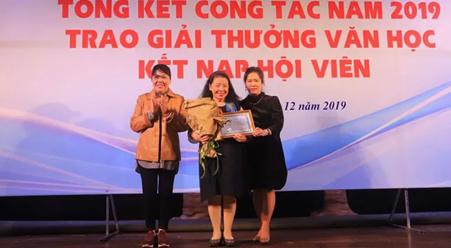 Hanoi’s writer honoured with lifelong literary achievement award
