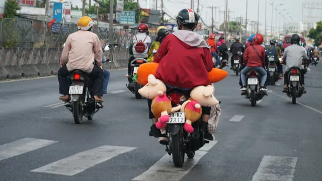 HCMC residents to return from Western region after Tet